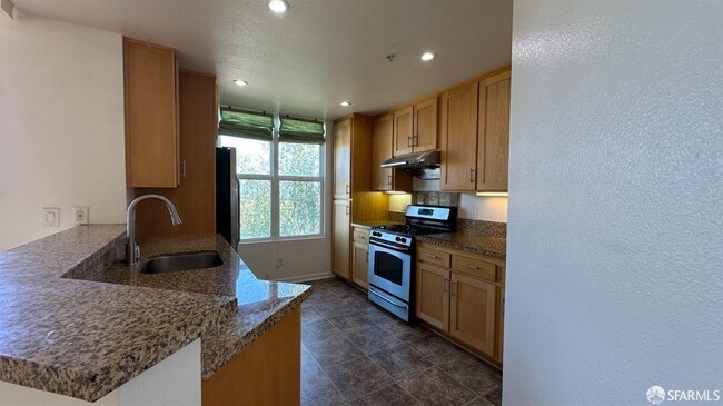 Foto del edificio - 401 Crescent Ct