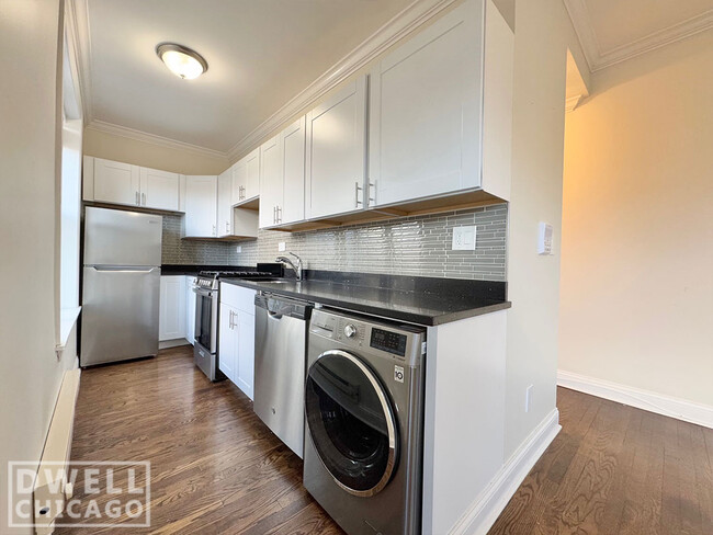 Foto del edificio - 923 W Waveland Ave