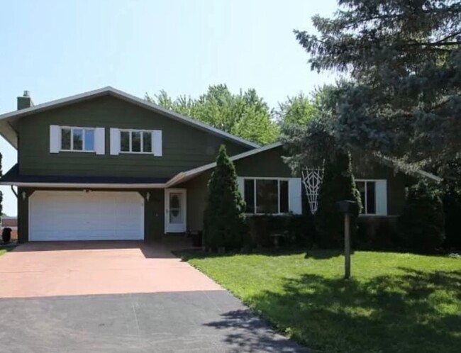 Building Photo - Five Bedroom Home in NW Rochester MN