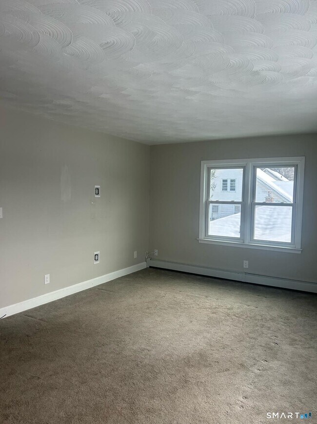 Building Photo - 82 Middlefield Ave