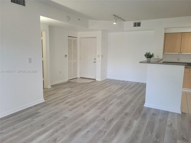 Foto del edificio - 7910 N Nob Hill Rd