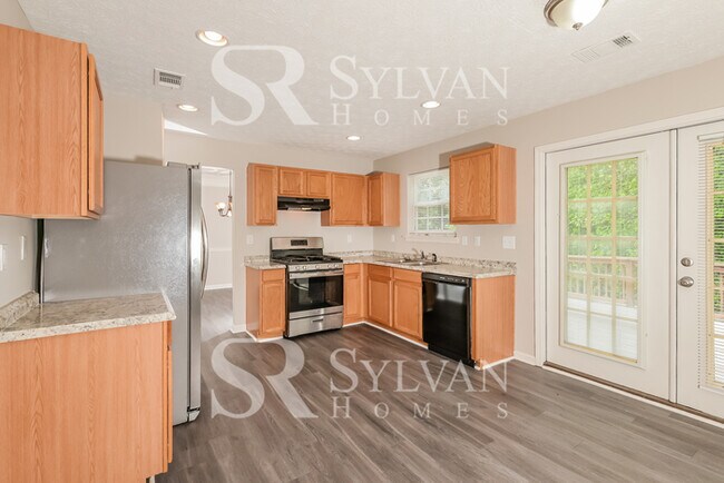 Building Photo - Don't miss out on this fabulous home!