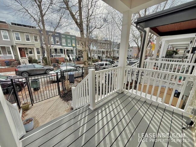 Foto del edificio - 622 Orleans Pl NE