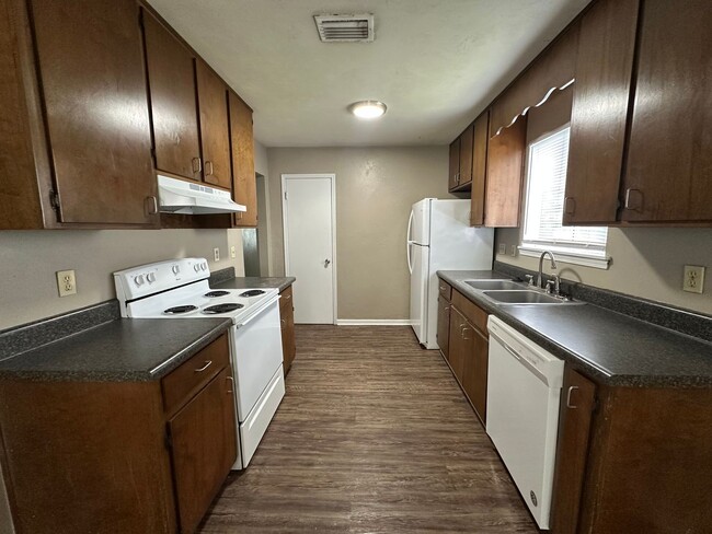 Foto del edificio - 749 Pointe Ct