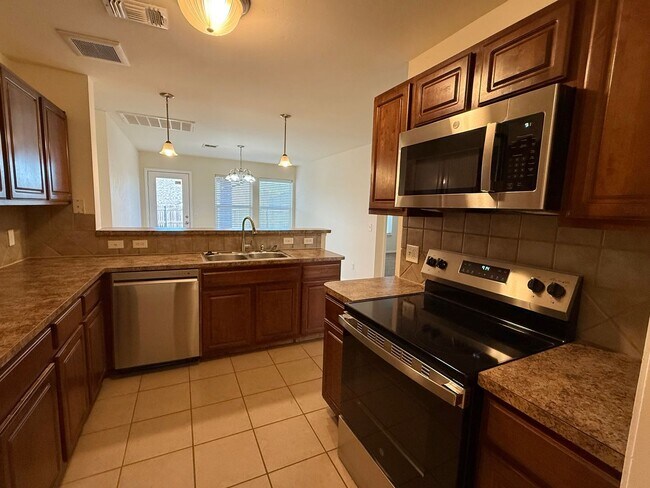 Foto del edificio - Great 3 Bed 2 Bath in Valencia Neighborhood