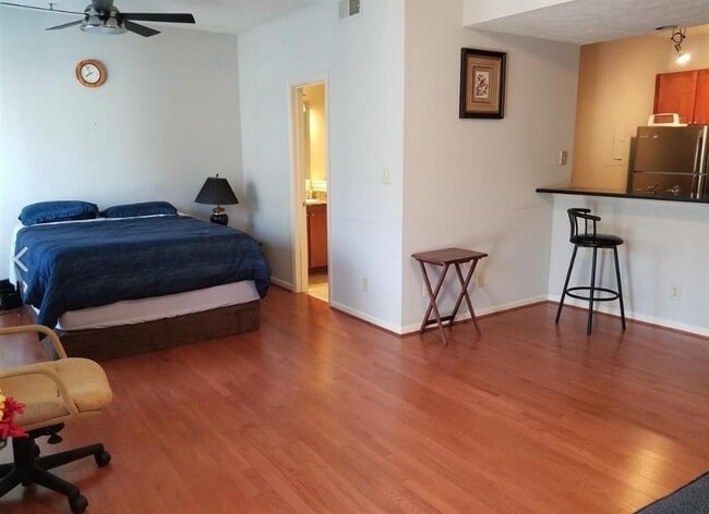 Building Photo - 1250 Parkwood Cir SE