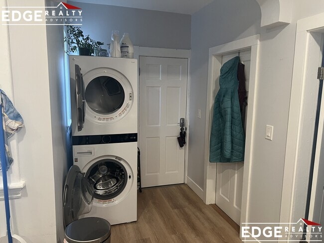 Photo - 13 Berkshire St Apartment