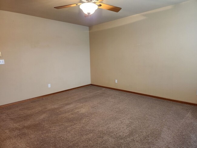 Building Photo - 725 Judson St #202
