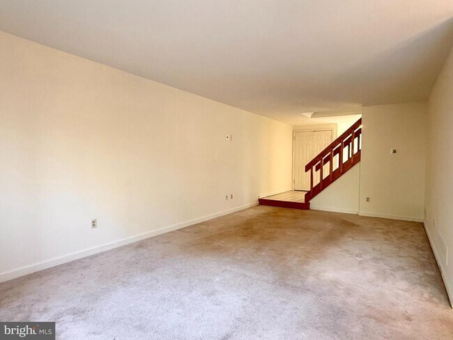 Foto del edificio - 71 Oak Knoll Dr