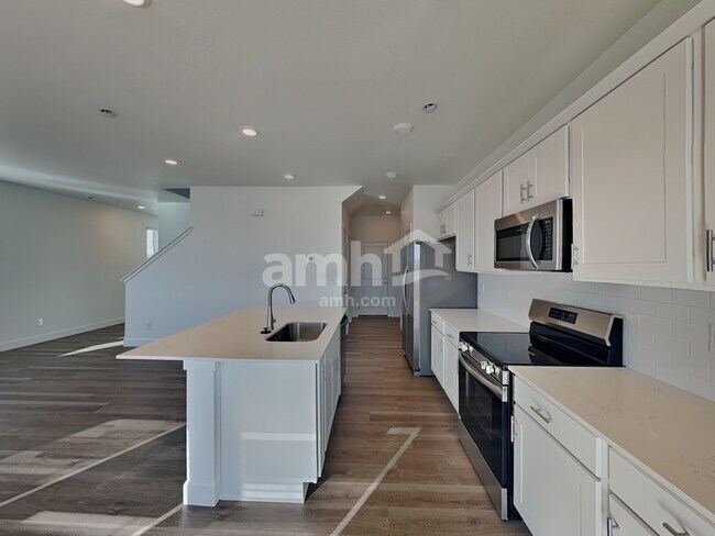 Building Photo - 13802 E 100th Dr