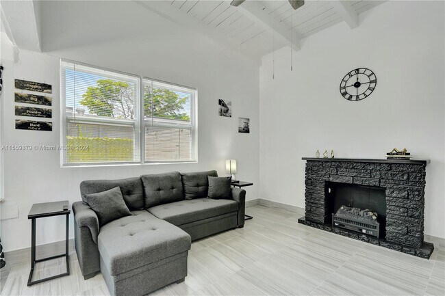 Foto del edificio - 1205 NW 3rd Ave