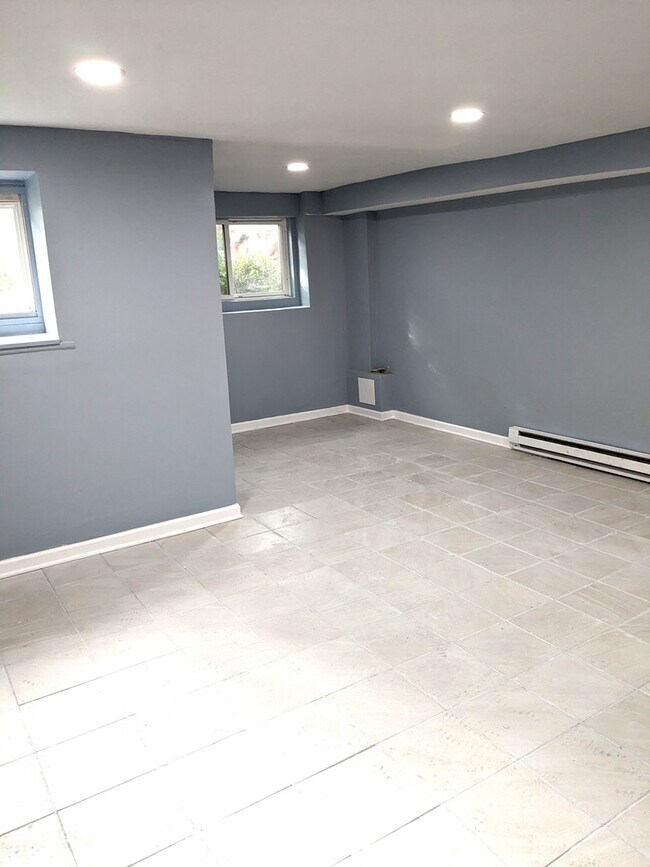 Foto del edificio - 5627 N Campbell Ave