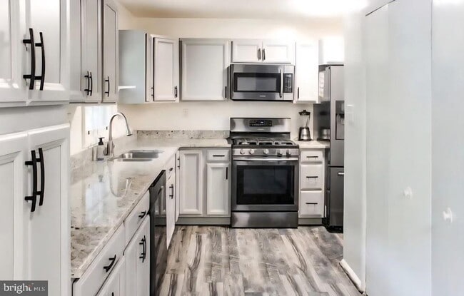 Building Photo - 96 Garner Ave