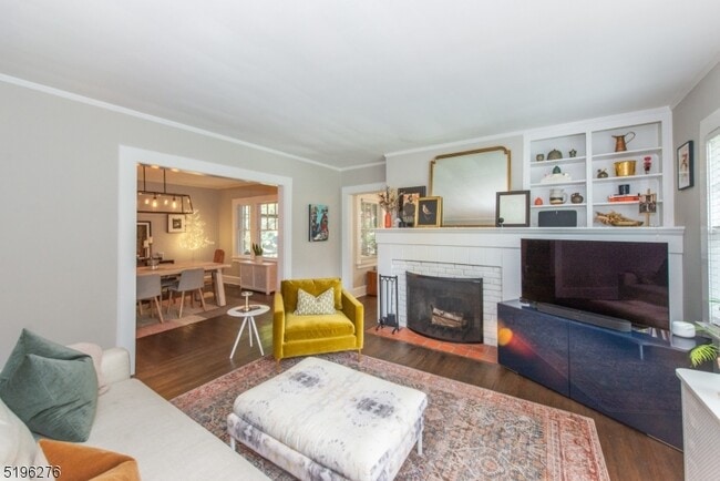 Building Photo - 34 Oakwood Ave