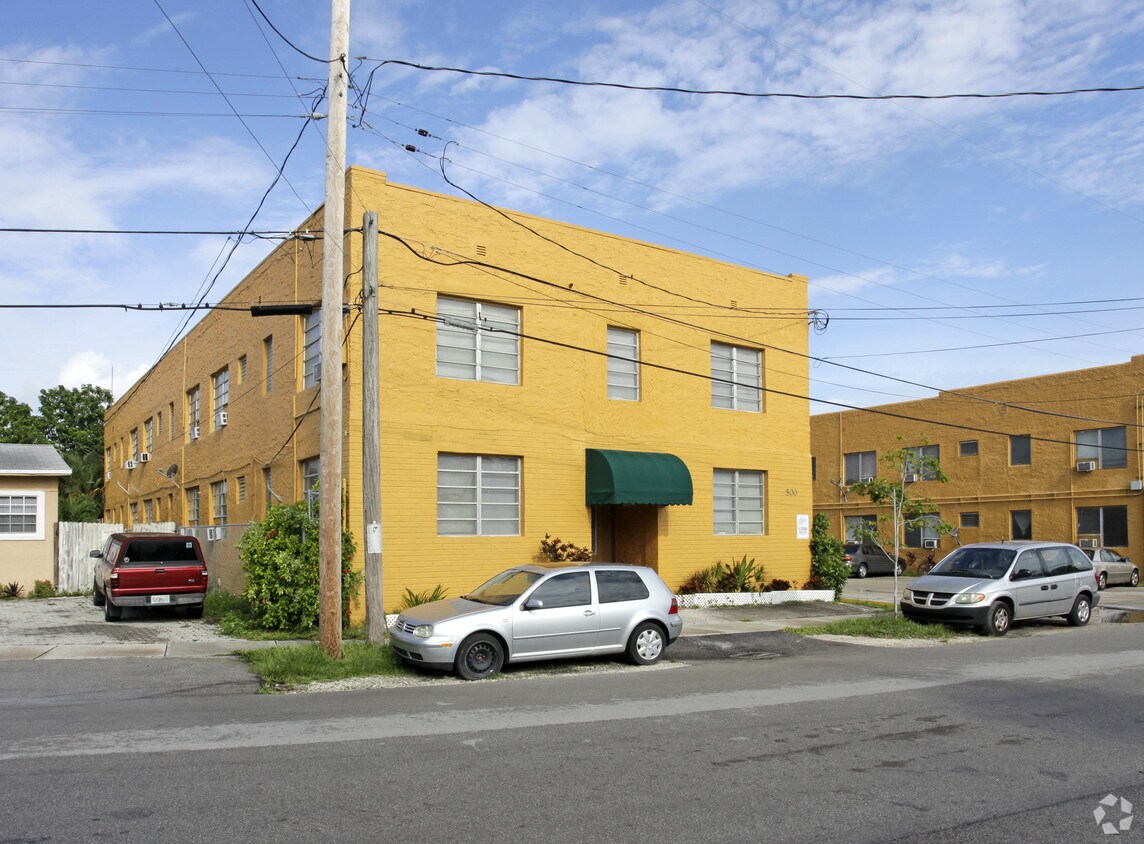 Building Photo - 500 NW 23rd Ct