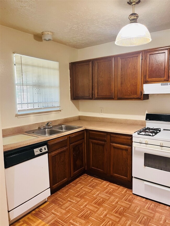 Building Photo - 16633 Gold Ridge Ln