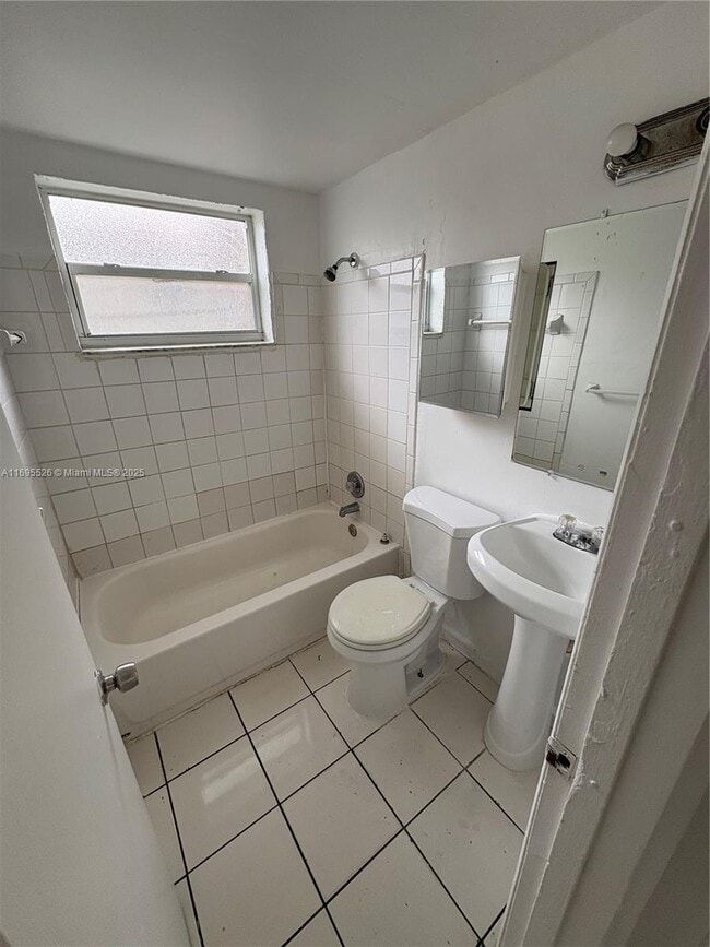 Building Photo - 2 bedroom in Miami FL 33142