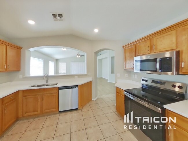 Building Photo - 3118 N 129th Dr