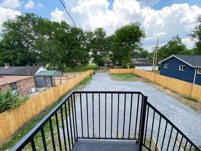 Building Photo - Newly Renovated One Bedroom in Elizabeth Park
