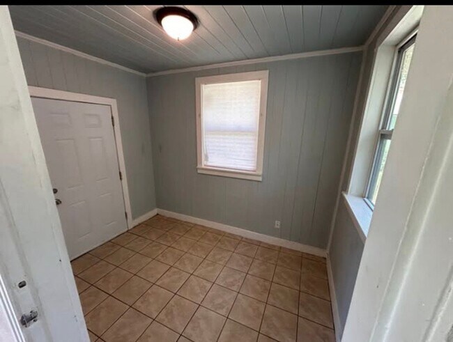 Building Photo - 5565 Minosa Cir E