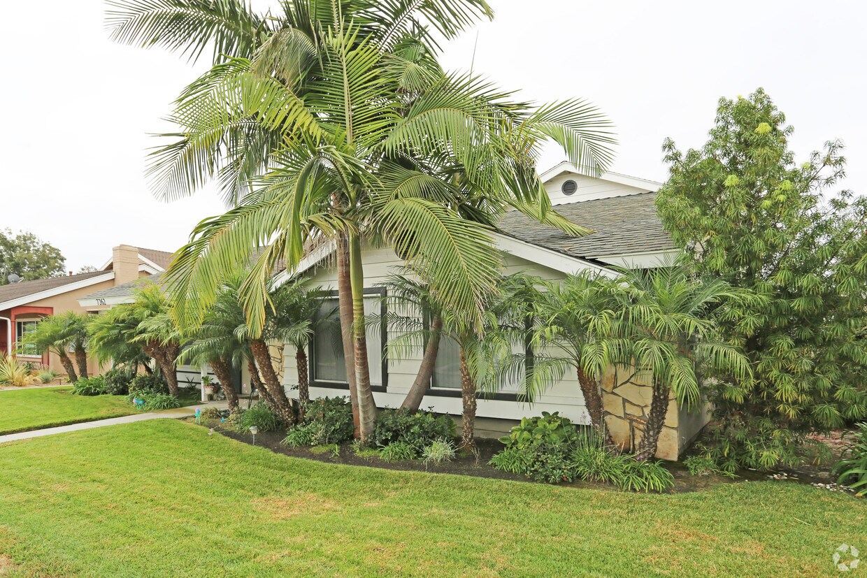 Building Photo - 7262 La Mancha Cir