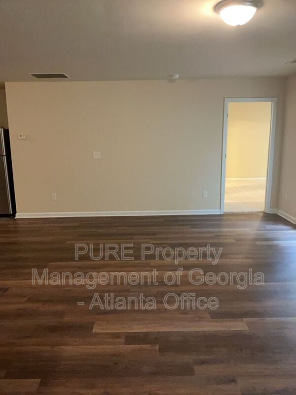 Foto del edificio - 160 Pine Ridge Rd