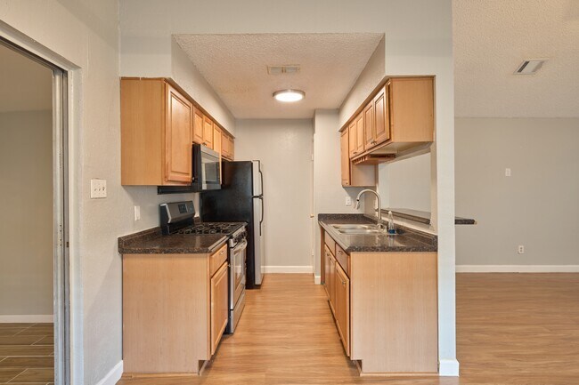 Building Photo - 16151 Barbarossa Dr