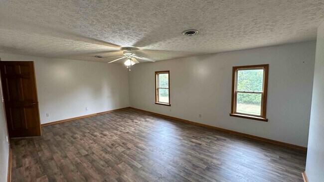 Building Photo - 497 Brookside Dr