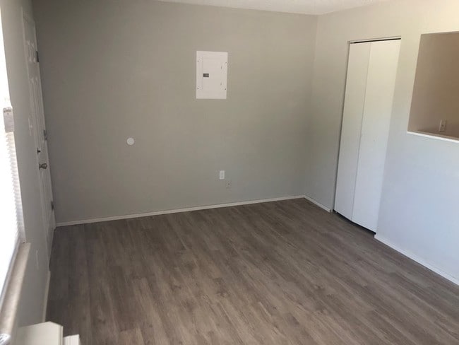 Building Photo - 790 Country Aire Ct