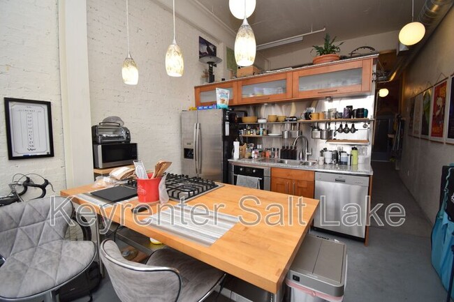 Building Photo - 163 W 200 S