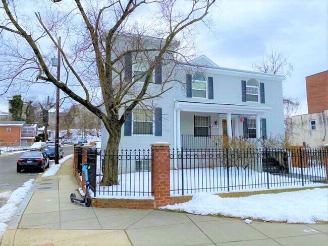 Building Photo - 4915 Nannie Helen Burroughs Ave NE