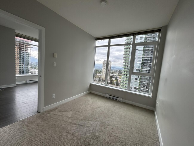 Building Photo - 4900 Lennox Ln