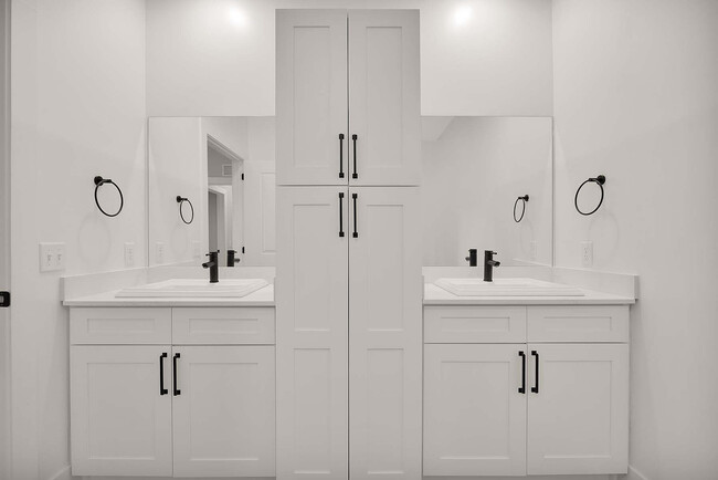 Building Photo - Pointe Grand Fort Pierce