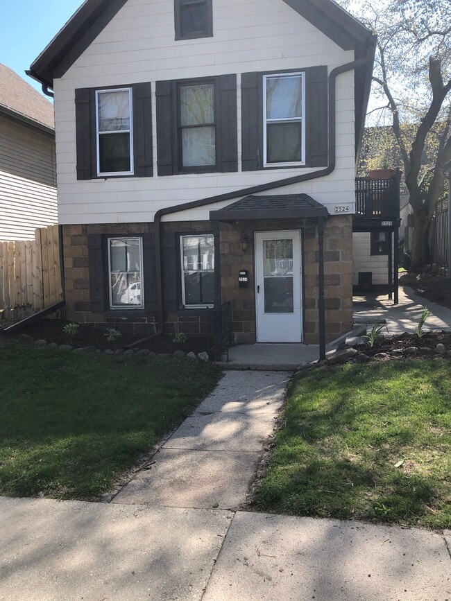 2524 N Bartlett Ave, Milwaukee, WI 53211 Apartments Milwaukee, WI