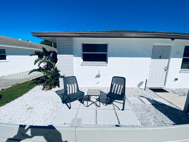 Foto del edificio - 843 102nd Ave N