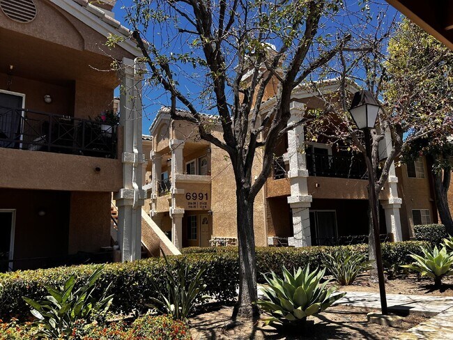 Foto del edificio - 6991 Ballena Way
