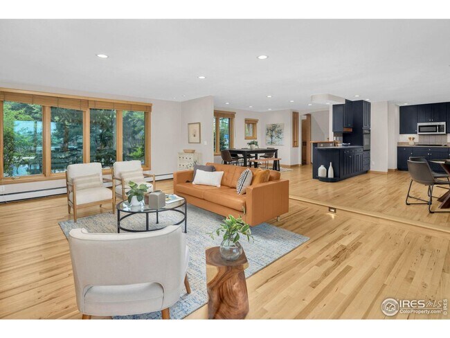 Foto del edificio - 4 Bed + Office & Loft 3 Bath Home In Table...