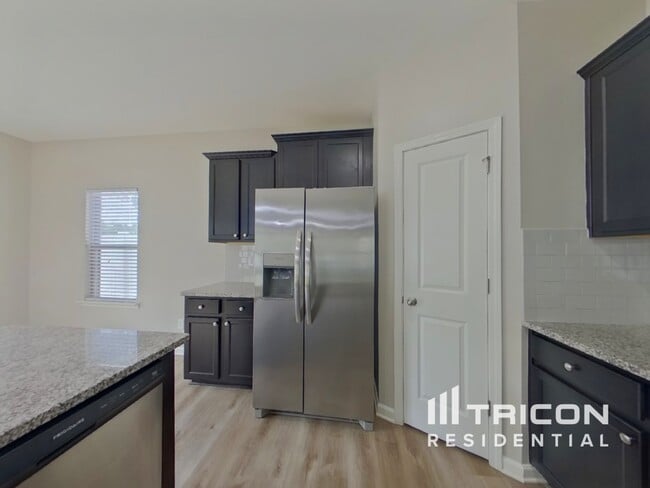 Foto del edificio - 204 Spring Knoll Dr