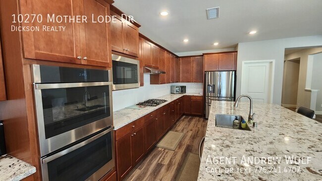 Foto del edificio - Open Floorplan Home in South Reno