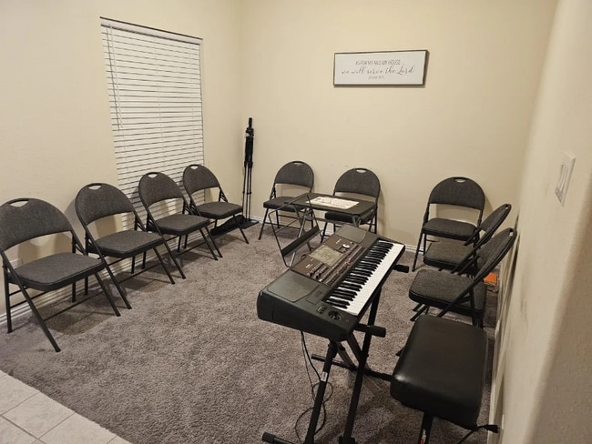 Building Photo - 4803 S Richwood Dr