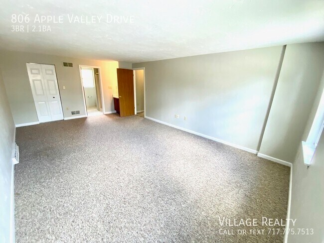 Building Photo - Extremely spacious 3-bed townhome in Dalla...
