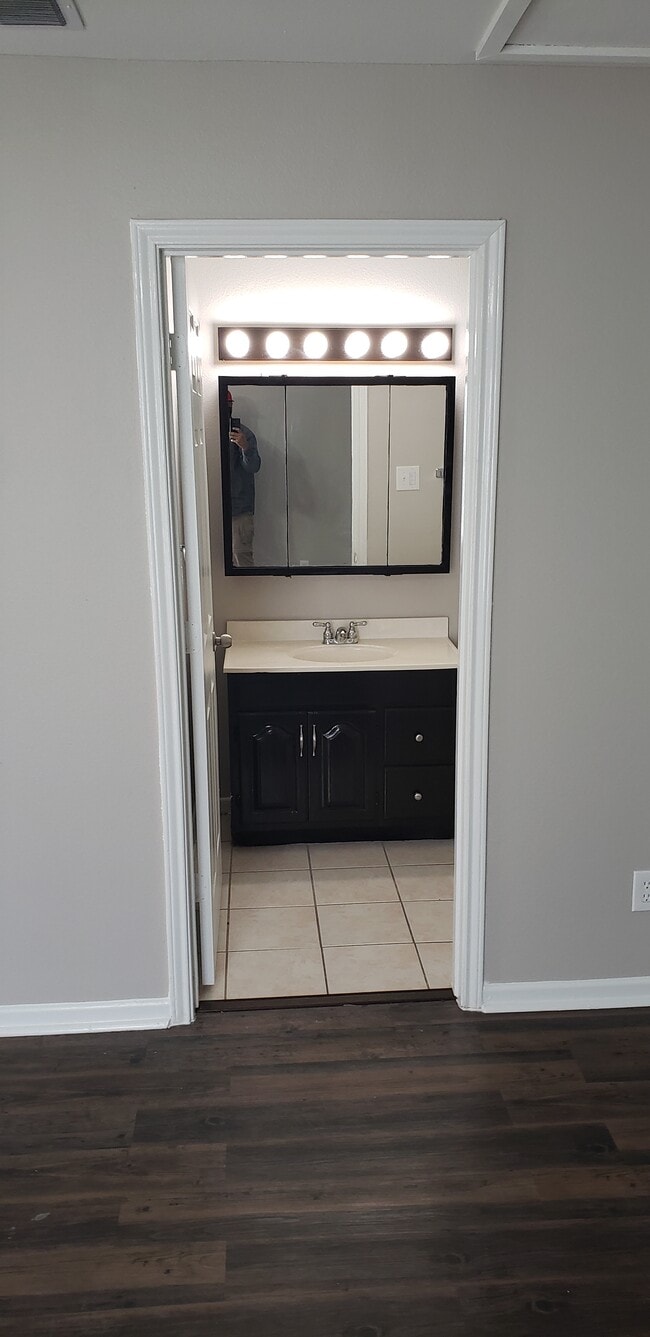Building Photo - Deer Park Apartments - 1411