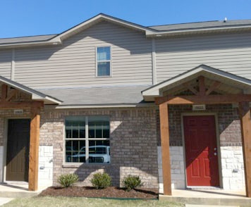 Building Photo - 1 Bedroom 1.5 Bath Townhome for Rent in Li...