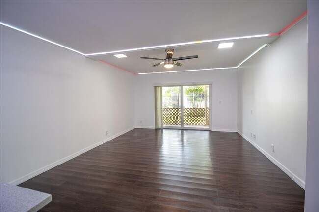 Building Photo - 8401 Royal Palm Blvd