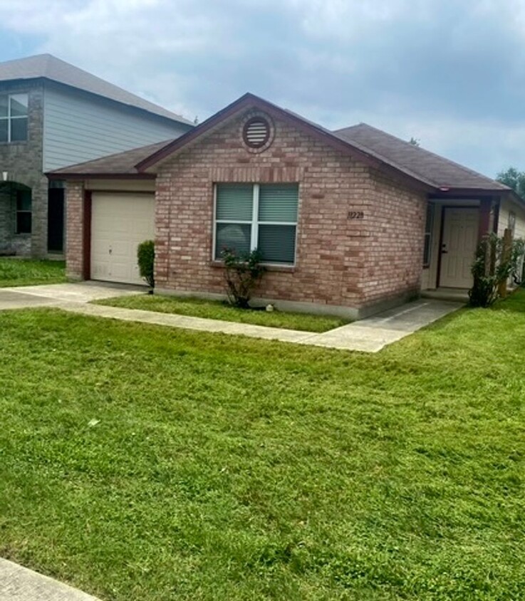 Primary Photo - Beautiful Renovated Home in Bridgewood
