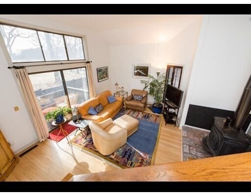 Primary Photo - 457 Mt Auburn St