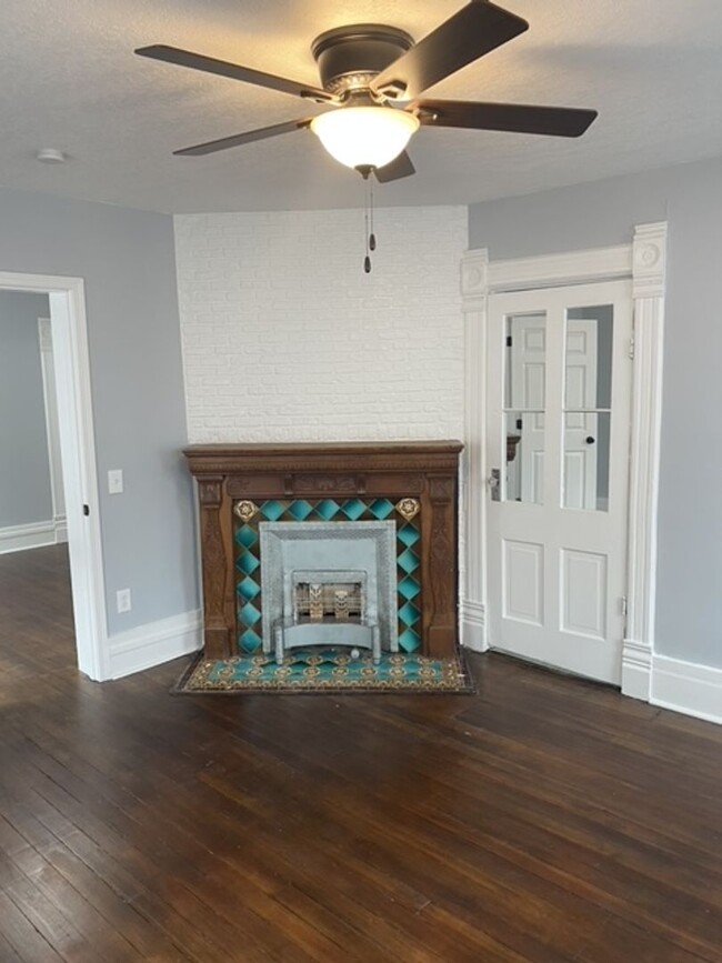 Building Photo - 1718
