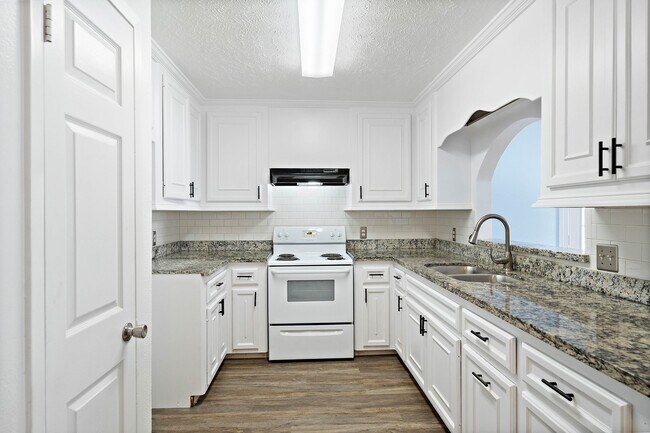 Foto del edificio - 12104 Burdine St