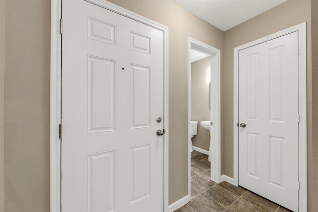 Building Photo - 16121 Sweetwater Fields Ln