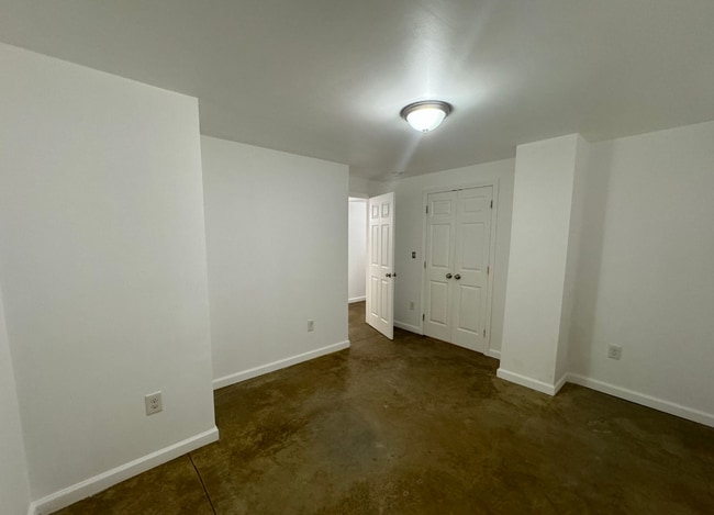 Building Photo - 71 Frankfort St